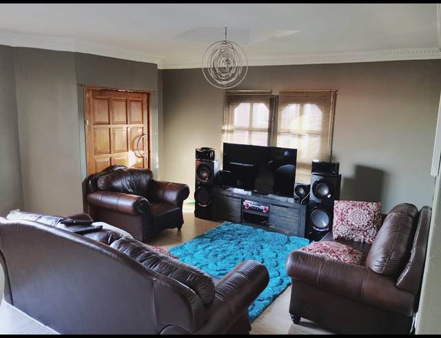3 BEDROOM HOUSE FOR SALE IN MOTHERWELL NU 8